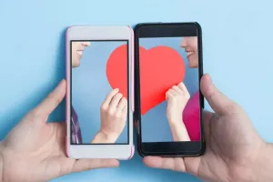 डेटिंग एप के जरिए किसी से मिलने का बना रहे हैं प्लान, इन बातों का रखें खास ध्यान 