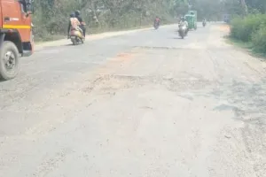 बरेली: जमीन ले ली, न हाइवे बना रहे हैं न किसानों को दे रहे हैं मुआवजा