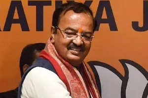 पूर्व मुख्य सचिव मनोज सिंह पर वसूली की गाज :  सरकार ने मांगे दस करोड़