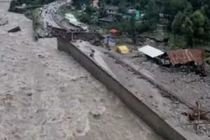 हिमाचल में बारिश से जनजीवन प्रभावित, भूस्खलन से 452 सड़कें बंद, आने वाले दिनों के लिए येलो अलर्ट जारी