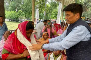 बरेली: रक्षाबंधन के उपलक्ष्य में महापौर ने स्वच्छता प्रहरियों का किया सम्मान