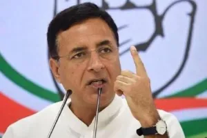 सुरजेवाला ने हरियाणा सरकार पर बोला हमला, कहा- युवाओं के भविष्य पर ‘बुलडोजर चलाने वाले ‘असुर’ नहीं तो क्या देवता हैं