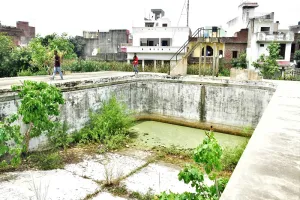 मुरादाबाद : 28 साल से बदहाल केजीके कॉलेज का तरणताल, चारों ओर फैली है गंदगी और उग रही हैं बड़ी-बड़ी घासें