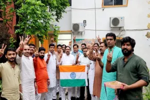 लखनऊ : भाजपा अवध और महानगर कार्यालय पर आतिशबाजी, मिठाई बाटकर मनाया उत्साह 