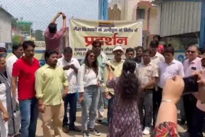 बरेली: एलपीजी डिस्ट्रीब्यूटर एसोसिएशन ने अपनी मांगों को लेकर किया प्रदर्शन 