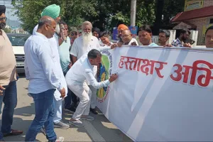 हल्द्वानी: रेरा की खिलाफत में किसानों ने निकाली रथ यात्रा, किए हस्ताक्षर