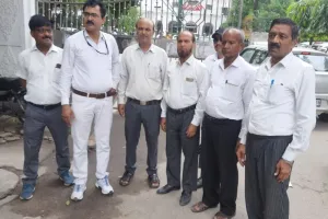 बरेली: एसडीएम और तहसीलदार के पेशकार के रवैये से तहसील मीरगंज के अधिवक्ताओं में रोष 