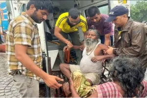 ऋषिकेश: लक्ष्मण झूला के पास गिरी दीवार, साधु हुए घटना का शिकार 