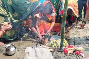 बहराइच: कटान को रोकने के लिए ग्रामीणों को भगवान का सहारा, शुरू किया पूजा पाठ