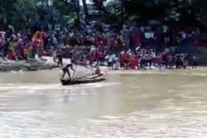 मुजफ्फरपुर : बागमती नदी में नाव पलटने से 10 बच्चों की मौत, 20 को बचाया गया, करीब 30 थे सवार