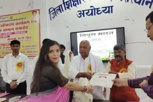 अयोध्या: सांसद और विधायक ने 12 शिक्षकों को किया सम्मानित