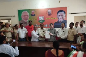 बरेली: मांगों को लेकर गरजे शिक्षामित्र, सांसदों को सौंपे ज्ञापन