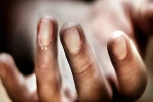 हरदोई में बारिश से गिरी दीवार, दो लोगों की मौत - छज्जा गिरने से कई घायल 