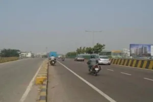 लखनऊ ट्रैफिक पुलिस पर ऑटो चालकों ने लगाया वसूली का आरोप, जानें क्या है मामला    