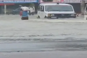 UP Weather News : 6 जिलों में भारी बारिश का अलर्ट, कई शहरों में बाढ़ जैसे हालात 