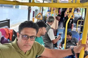 बेंगलुरु बंद की वजह से अनिल कुंबले को करना पड़ा बस से सफर, तस्वीर की साझा
