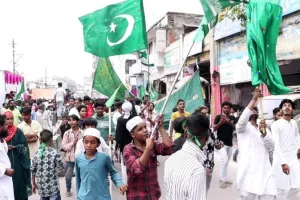 ईद मिलादुन्नबी : लखनऊ में बारावफात पर धूमधाम से निकला जुलूस-ए-मोहम्मदी, सुरक्षा के रहे कड़े इंतजाम 