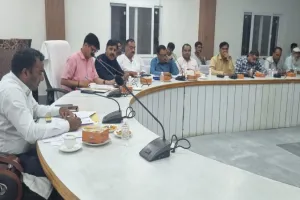 उद्यमियों की समस्याओं का त्वरित समाधान करें अफसर : DM 