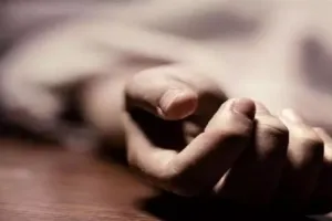 अमेठी : बाग में फंदे से लटकता मिला ग्रामीण का शव 