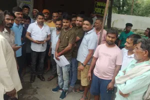 शांतिपुरी: अतिक्रमण हटाने के विरोध में नगला बाजार बंद, नुक्कड़ बैठक जारी