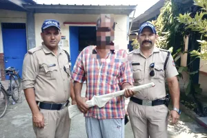 किच्छा: देशी राइफल और कारतूस के साथ एक गिरफ्तार