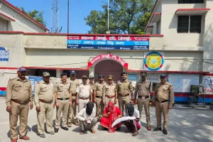 काशीपुर: हाथी दांत के साथ बाइक सवार एक महिला सहित तीन तस्कर गिरफ्तार