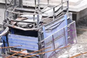 ग्रेटर नोएडा लिफ्ट हादसा : मृतकों की संख्या बढ़कर हुई 8, 25-25 लाख के मुआवजे की घोषणा  