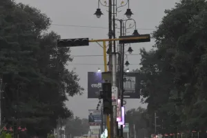 बरेली: ट्रैफिक लाइटें खराब...कहीं हो न जाए हादसा, नगर निगम के अधिकारी भी नहीं दे रहे ध्यान