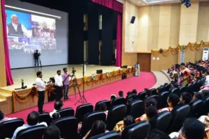 वर्चुअल संवाद: प्रधानमंत्री ने शिक्षिका और बच्चों से की बातचीत