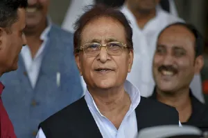 तमाम अटैचियां, अलमारियां और फाइल्स खंगाल गई आईटी की टीम : आजम