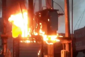 काशीपुर: शॉर्ट सर्किट से ट्रांसफार्मर में लगी आग, कई घंटे गुल रही बिजली