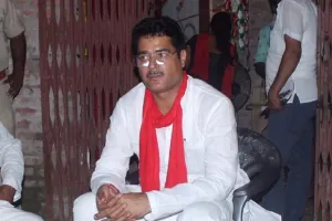 अमेठी: संजय गांधी अस्पताल के लाइसेंस निलंबन के खिलाफ कर्मचारियों का धरना जारी, सपा विधायक ने दी चेतावनी 