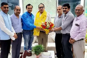 लखनऊ: डीजीपी से मिलकर लखनऊ व्यापार मंडल के प्रतिनिधियों ने गिनाईं समस्याएं