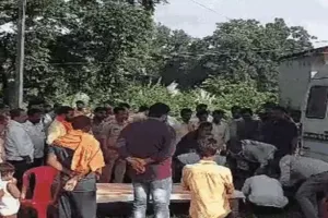 सुलतानपुर डॉक्टर हत्याकांड: संविदा चिकित्सक को आठ साल के बेटे ने दी मुखाग्नि, धोपाप धाम पर हुआ अंतिम संस्कार