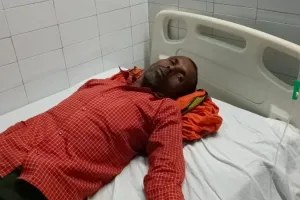 बहराइच: छत ढालते समय करंट की चपेट में आने झुलसा राजगीर, जिला अस्पताल में भर्ती