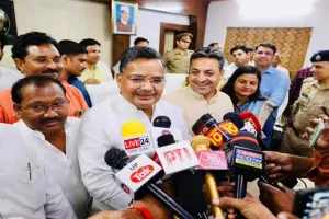 पीएम मोदी एक ग्लोबल लीडर, बोले मंत्री जयवीर सिंह- चुनाव आते-आते खुद ही टूट जायेगा आईएनडीआईए