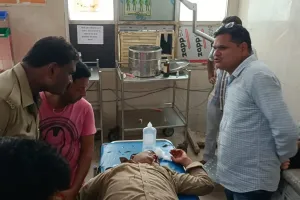 बहराइच: सड़क हादसों में दीवान और दंपती समेत चार घायल