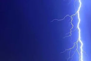 देवरिया में आकाशीय बिजली के चपेट में आने से तीन की मौत, 11 घायल