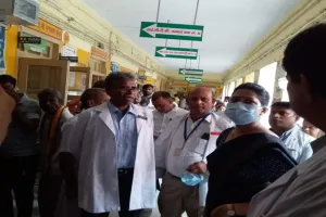 रायबरेली: डीएम ने जिला अस्पताल का किया निरीक्षण, बच्चों की कम संख्या पर जताई नाराजगी 