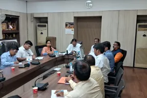 सभी संकल्पित होकर मनाएं महोत्सव: डीएम 