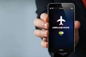 कब किया जाता है मोबाइल के Airplane Mode का इस्तेमाल, जानने के बाद नहीं करेंगे ये गलती