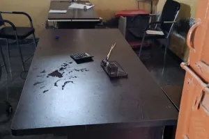 Etawah News: चोरों ने पंचायत घर को बनाया निशाना, ताला तोड़कर दो लाख की चोरी, जांच में जुटी पुलिस