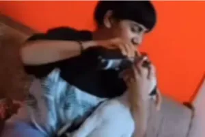 Instagram Viral Video: पालतू कुत्ते को जबरदस्ती बीयर पिलाने वाला वीडियो पहुंचा पुलिस के पास, मुकदमा दर्ज