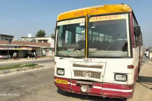 संभल: रोडवेज बस की खिड़की से गिरे युवक की पहिये की चपेट में आकर मौत