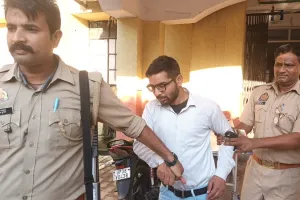 संभल: गबन का आरोपी सचिव गिरफ्तार, प्रधान की गिरफ्तारी बाकी 