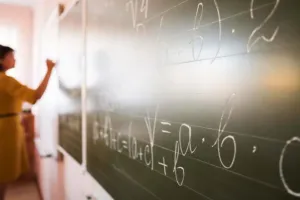 'तुम पाकिस्तान चले जाओ', छात्रों के आरोप के बाद शिक्षिका का तबादला