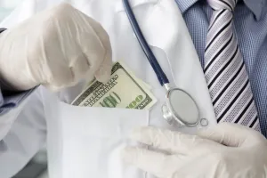 हल्द्वानी: नौकरी सरकार की, चाकरी कर रहे थे प्राइवेट अस्पताल की