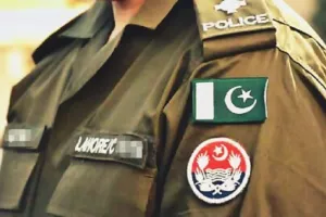 झूठे आरोप पर भीड़ ने ईसाई गिरजाघरों और मकानों को बनाया निशाना : Pakistan Police 