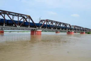 मुरादाबाद : रामगंगा नदी उफनाई, खतरे के निशान से 14 सेंटीमीटर दूर