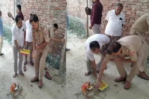 प्रतापगढ़: पुलिस चौकी में इंस्पेक्टर ने जूता पहनकर किया पूजन, फोटो वायरल
